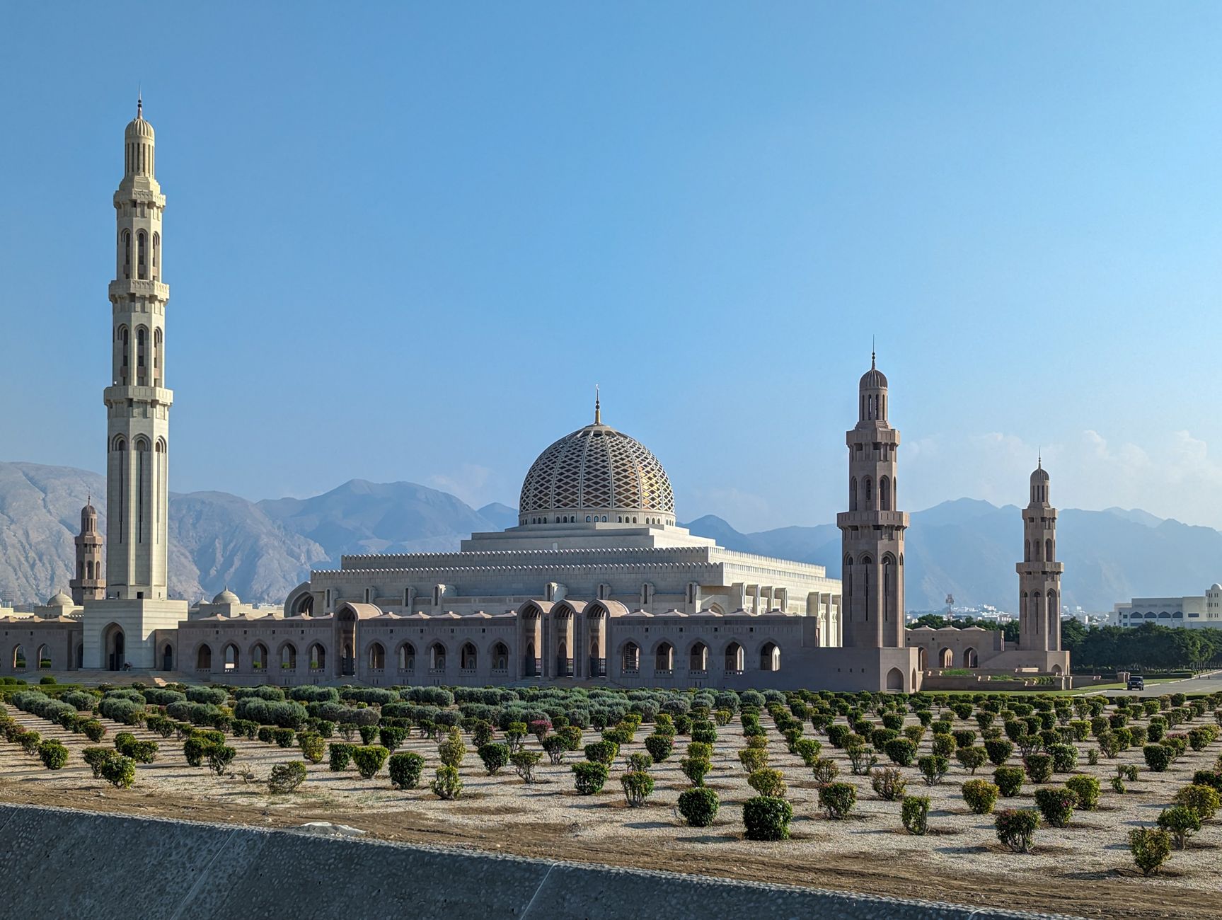 Sultan Qaboos Grand Mosque and traditional fort in Muscat, Oman
