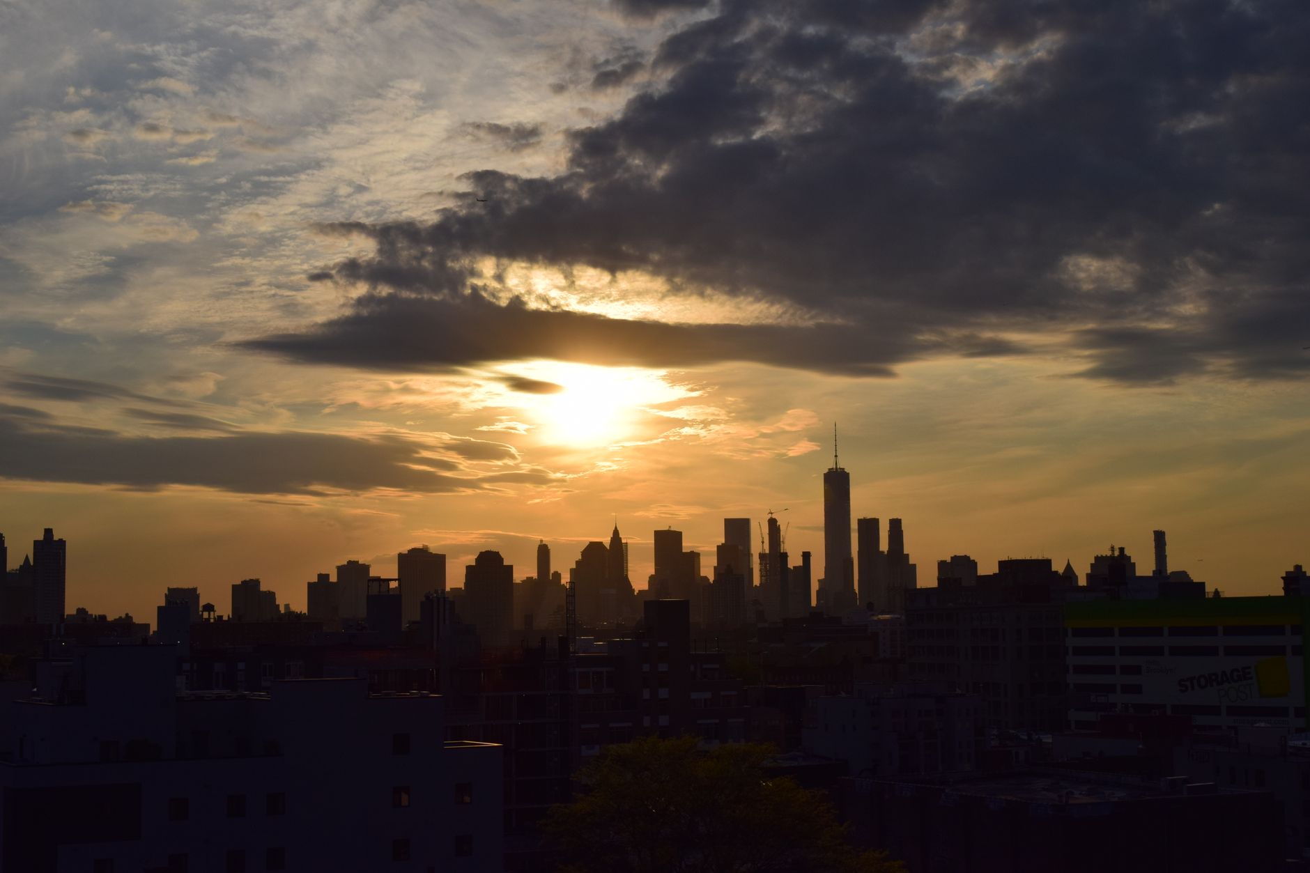 New York City skyline with Manhattan skyscrapers and Brooklyn Bridge